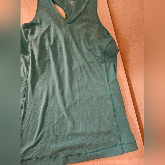 Reebok Teal/Turquoise Racerback Workout Tank Top with built-in bra. Size L. - Picture 6 of 10